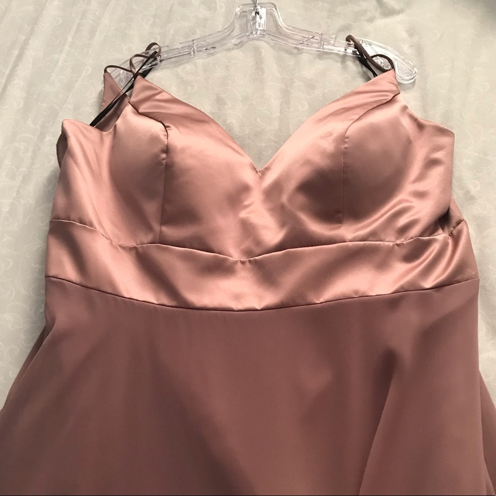 GOEGEOUS PLUS SIZE BRIDESMAIDS/PROM DRESS.